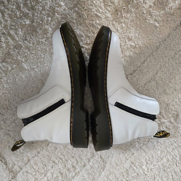 Dr. Martens Youth 2976 Leather Chelsea Boots Color: White size 7 - Picture 7 of 15
